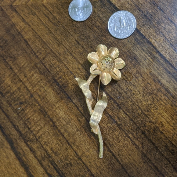 BSK Flower Brooch - Picture 2 of 2